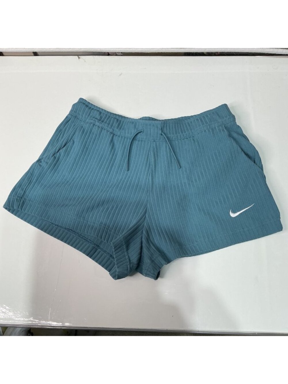 Nike Women's Ribbed Teal Athletic Shorts - Size M - Drawstring Waist & Pockets